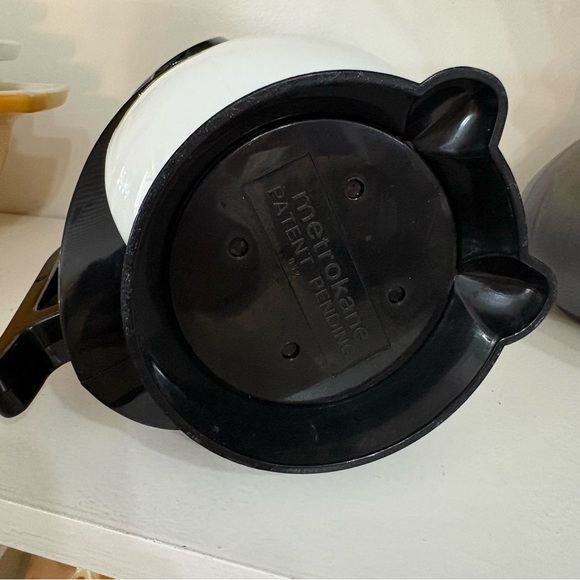 Vintage 1980s Metrokane Penguin Thermal 1 Quart Carafe With Googly Eyes - Picture 4 of 10